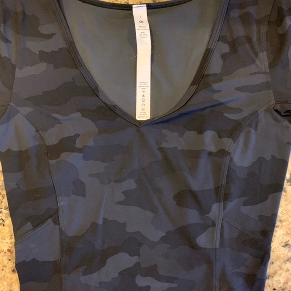 Lululemon top - Picture 2 of 4